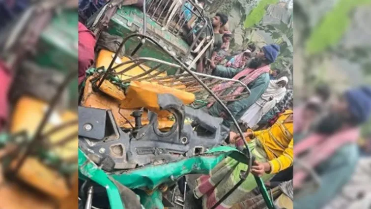 অটোরিকশা ও ভটভটির মুখোমুখি সংঘর্ষ, নিহত ৩